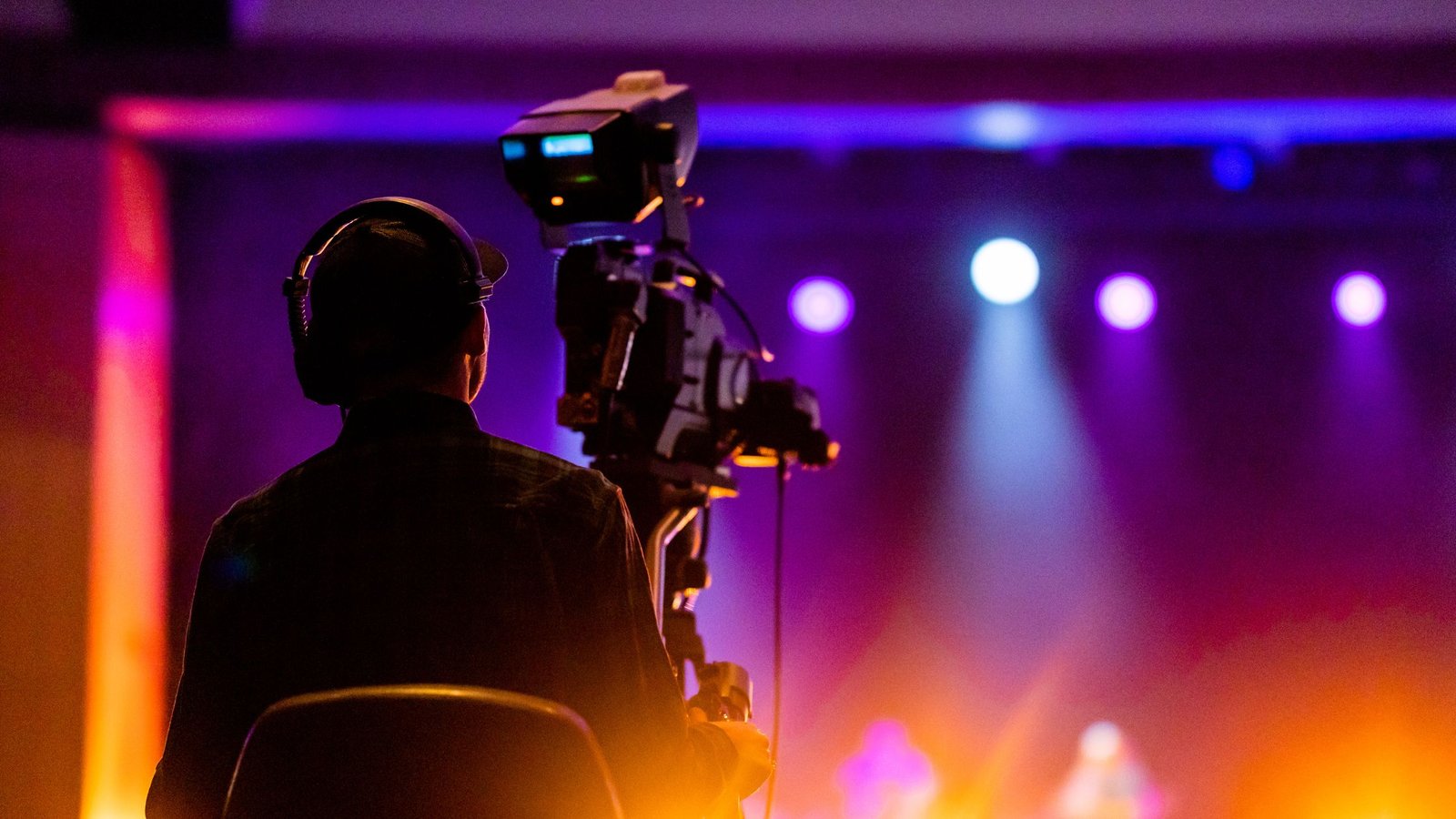 what does an executive producer do​